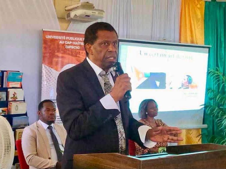 Après plusieurs escales, l’écrivain Dany Laferrière referme sa tournée haïtienne au Cap-Haïtien par un plaidoyer pour la création et la transmission