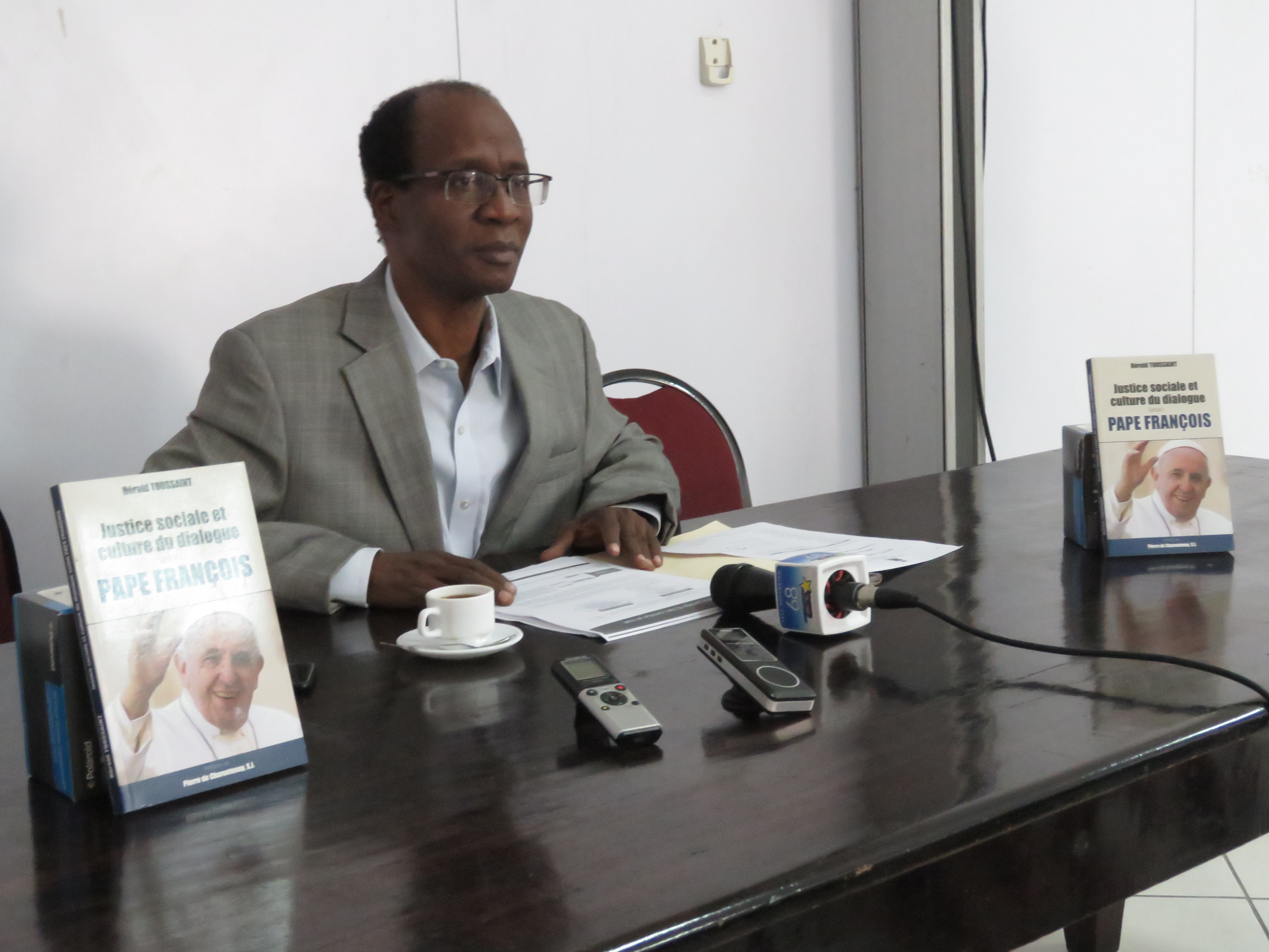 Le Vice-recteur aux Affaires académiques de l’UEH, professeur Hérold Toussaint sensibilise les Haïtiens sur le sens du bien commun