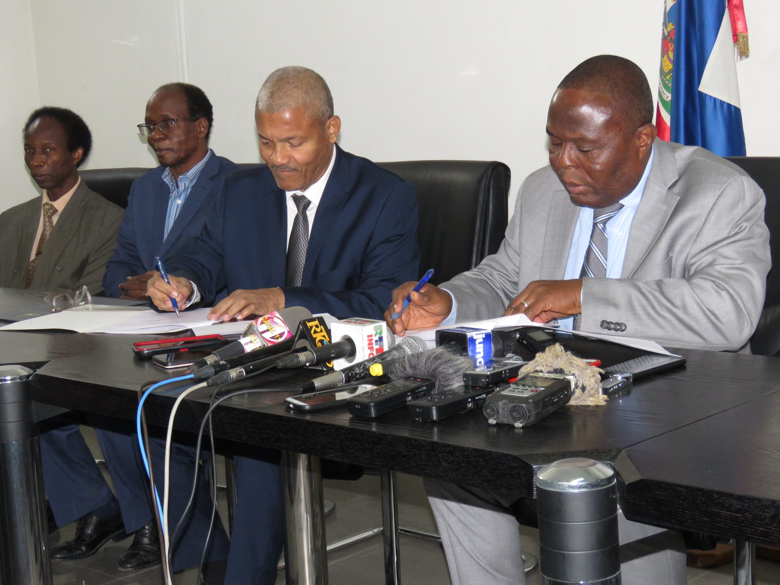 Signature d’un protocole de collaboration entre le MENFP et l’UEH