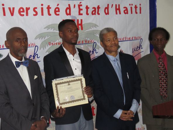 Youbenson MICHEL, lauréat du « Prix d’excellence Monferrier Dorval » de l’Université d’Etat d’Haïti pour l’année académique 2021-2022