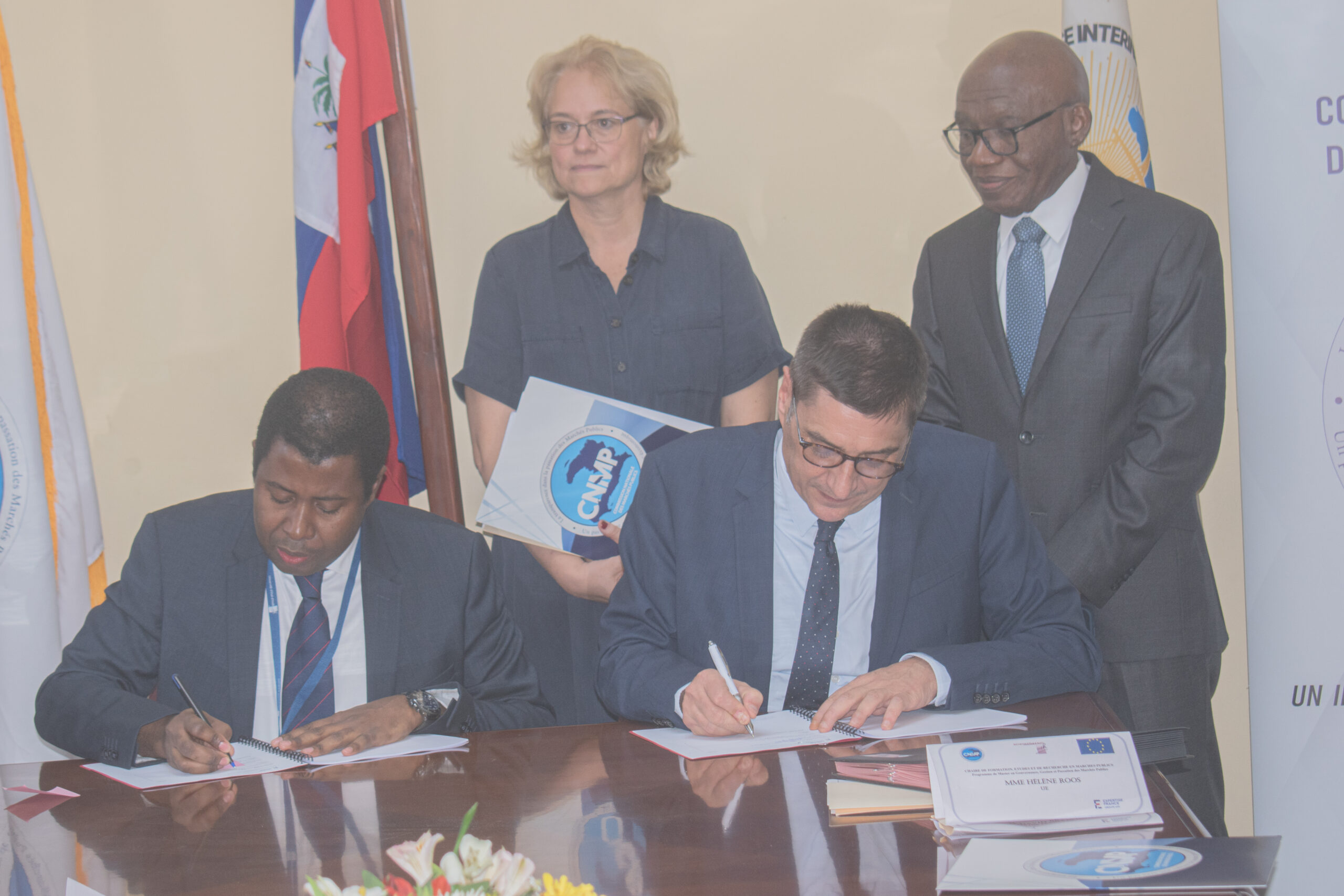 L’Université d’Etat d’Haïti (UEH) et Expertise France en Haïti signent un protocole d’accord stratégique pour renforcer la formation académique en marchés publics